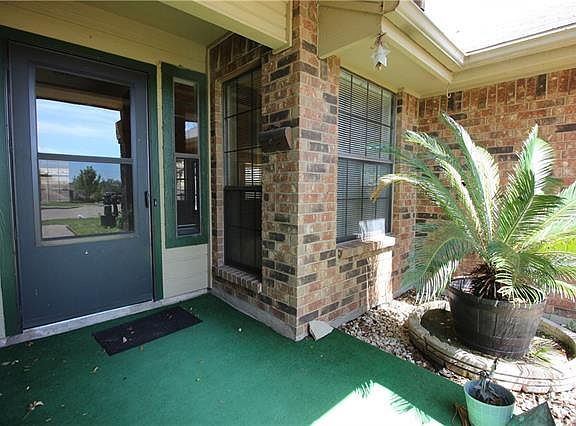 2nd image of 2706 Fairmont Dr