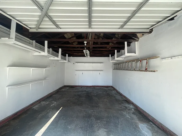 150 N Hicks Ave — Photo 17