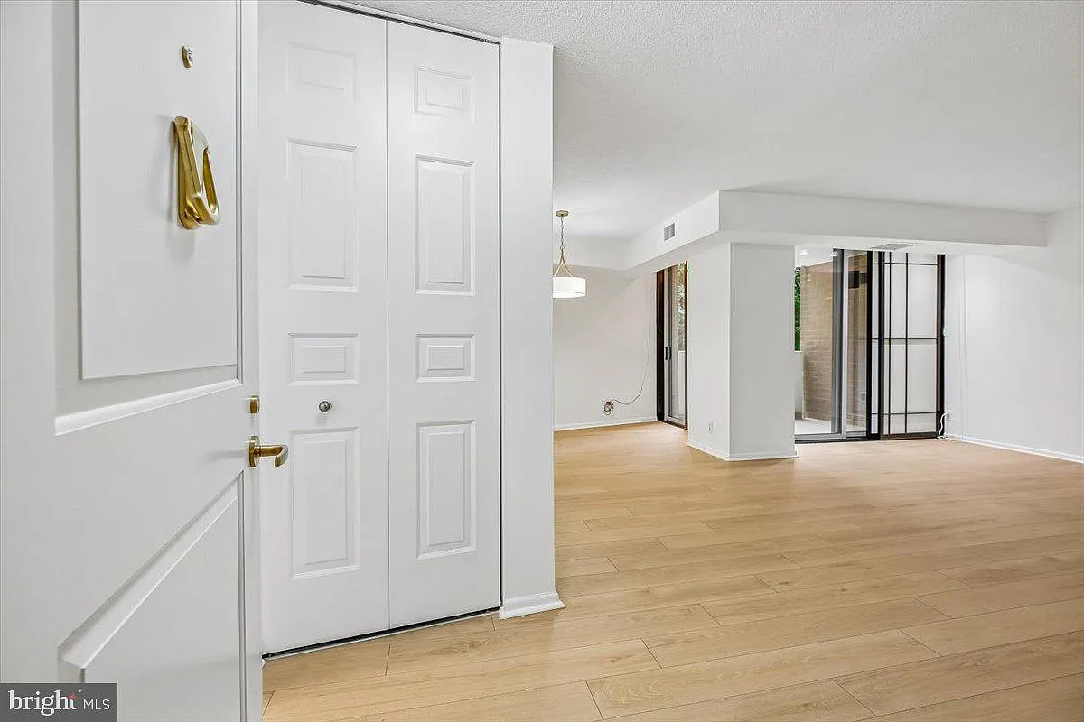 1 bed, 860 sqft, $2,350 — Photo 2