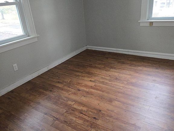 2nd image of 755 Oakdale Ave