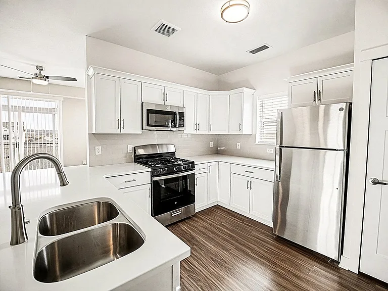 The Grove Apartment Homes — Photo 24