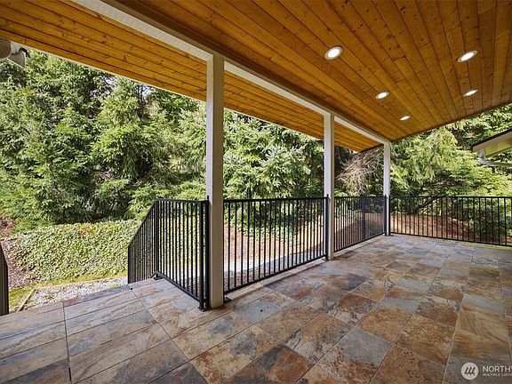 5th image of 921 Autumn Lane #203