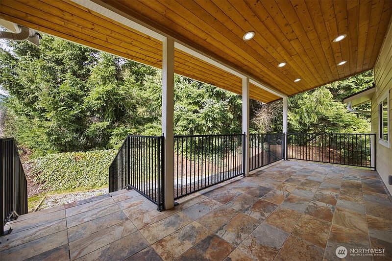 5th image of 921 Autumn Lane #203