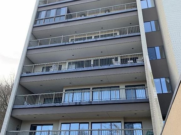 4th image of 655 Whitaker Blvd W #402E