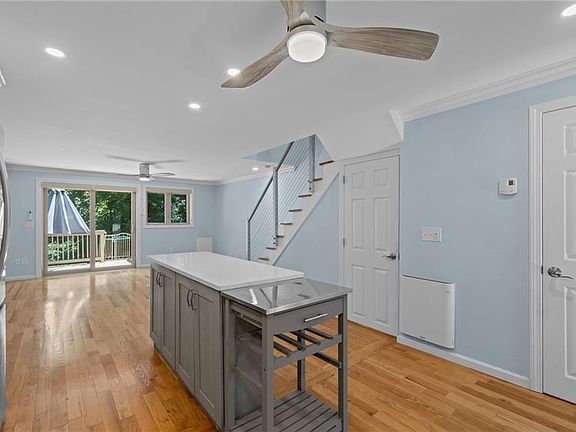 4th image of 335 S Pier Rd #3B