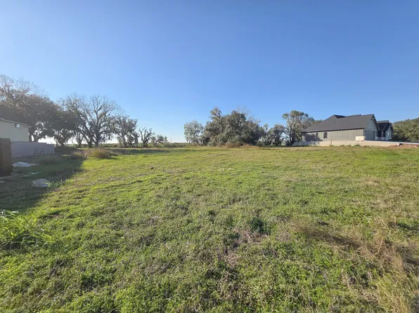 220 Pony Trl, Angleton, TX 77515