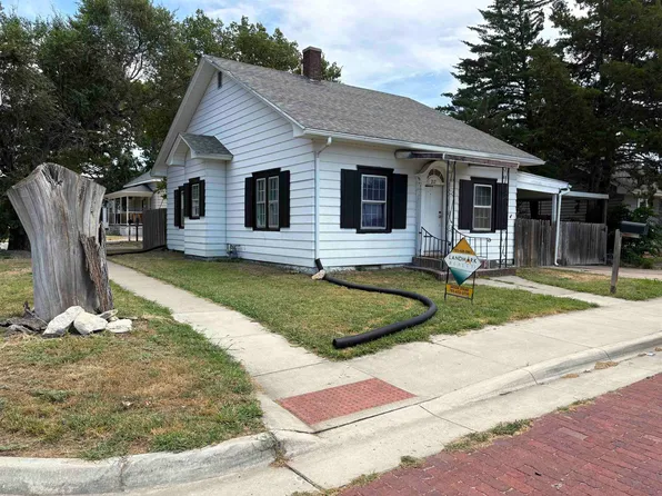 217 Pershing Ct, Hays, KS 67601