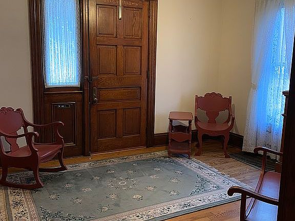 Entrance hall/foyer