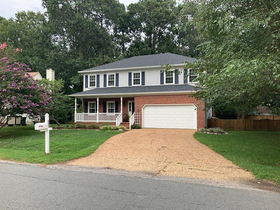 1st image of 300 Peachtree Ln