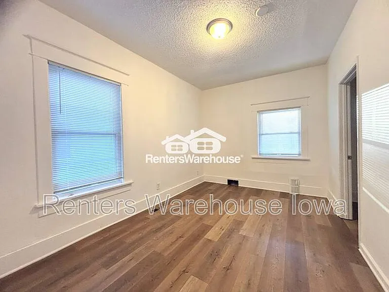1123 24th St #1 — Photo 4