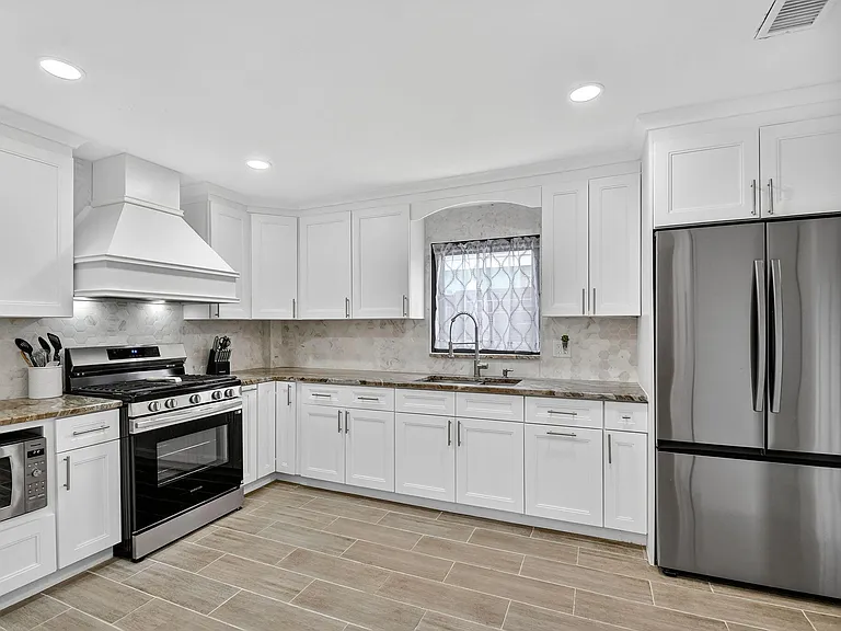 5008 Parker Ave — Photo 9