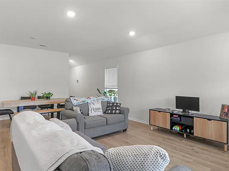2907 Hadley Dr — Photo 6