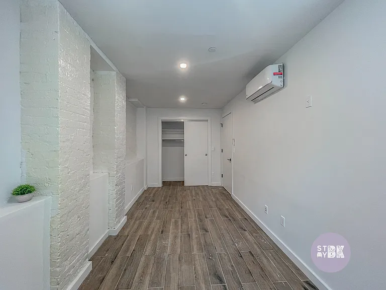 89 Moffat St #1F — Photo 6