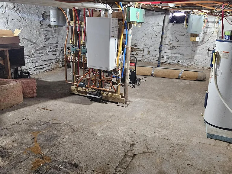 160 Bloom St — Photo 18
