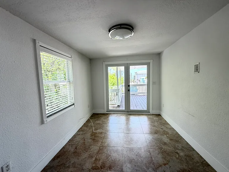 100 Sunset Ln — Photo 7