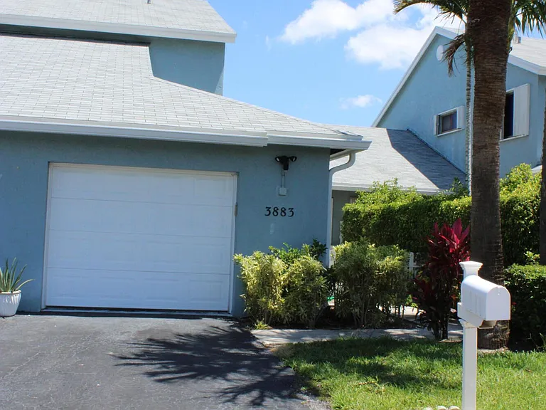3883 Island Club Cir W — Photo 2