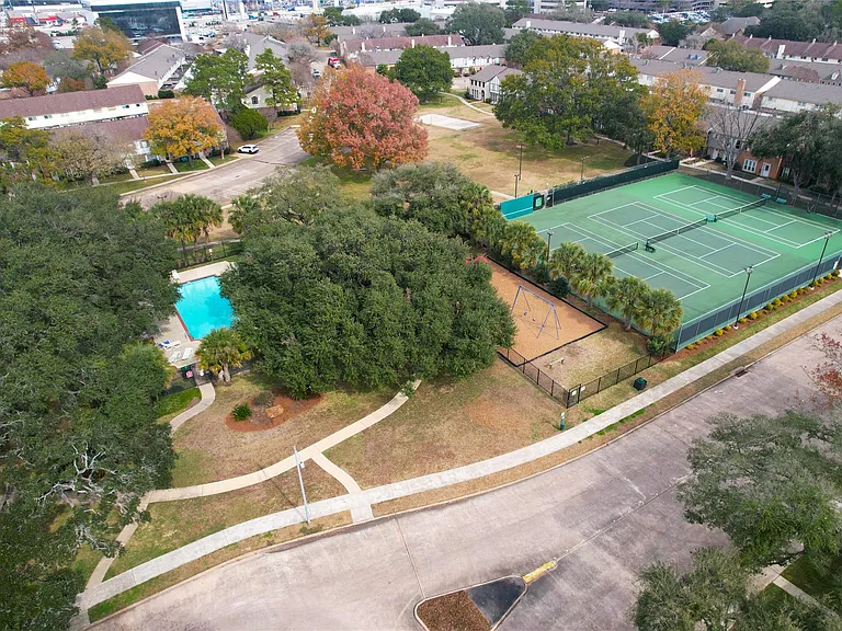 14147 Misty Meadow Ln — Photo 40