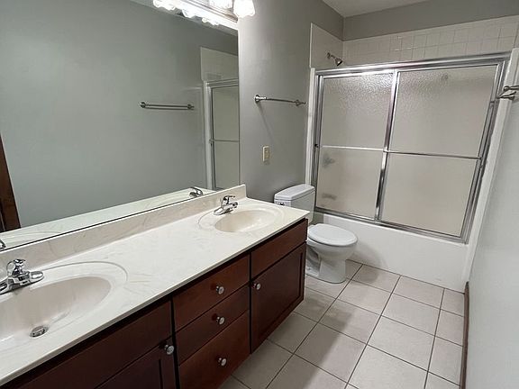 5th image of 122 S Walnut St APT 201