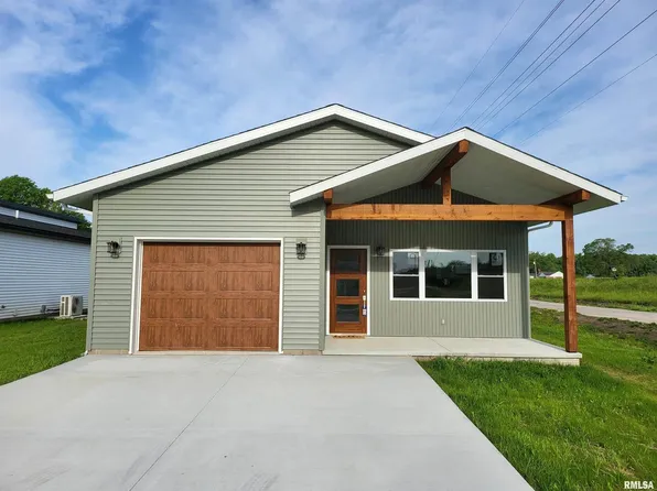 821 N 27th St, Herrin, IL 62948