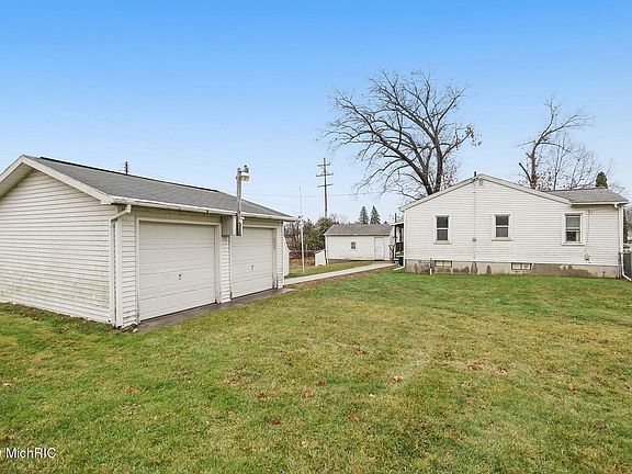 5th image of 559 Riverside Dr