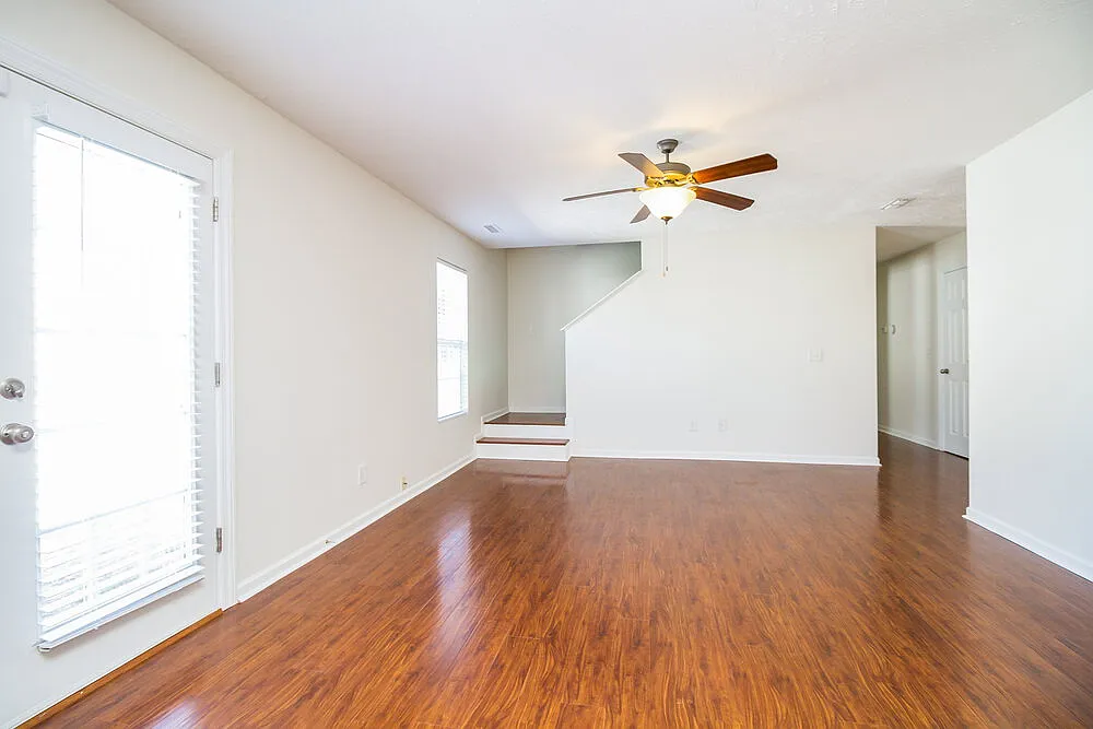 3 bed, 2.5 bath, 1952 sqft, $3,250 — Photo 2