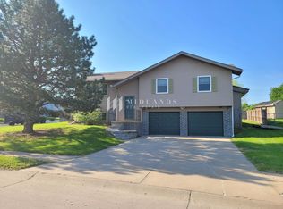 15201 Green Ave, Omaha, NE 68138