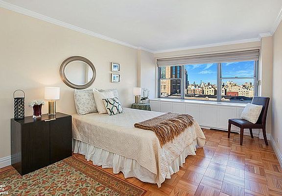 3rd image of 15 W 72nd St APT 22E