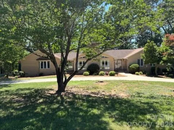 2610 Taylor Rd, Grover, NC 28152