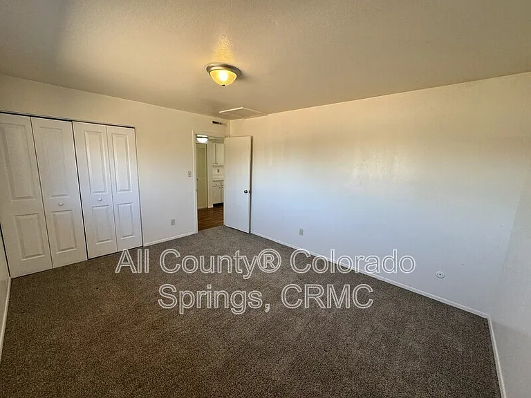 1105 Cree Dr #4 — Photo 11