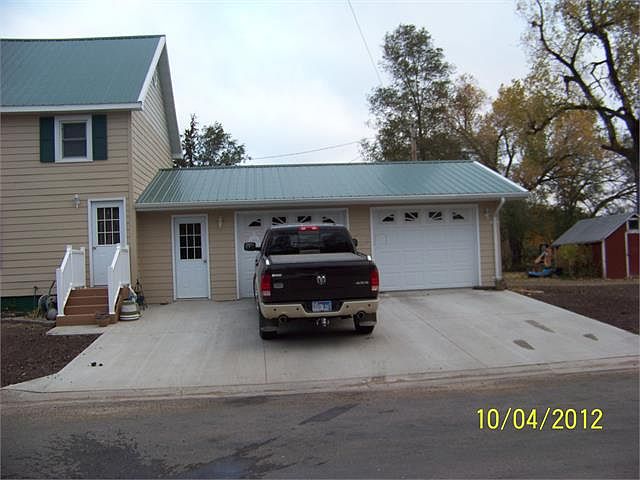 2nd image of 817 E 6th St