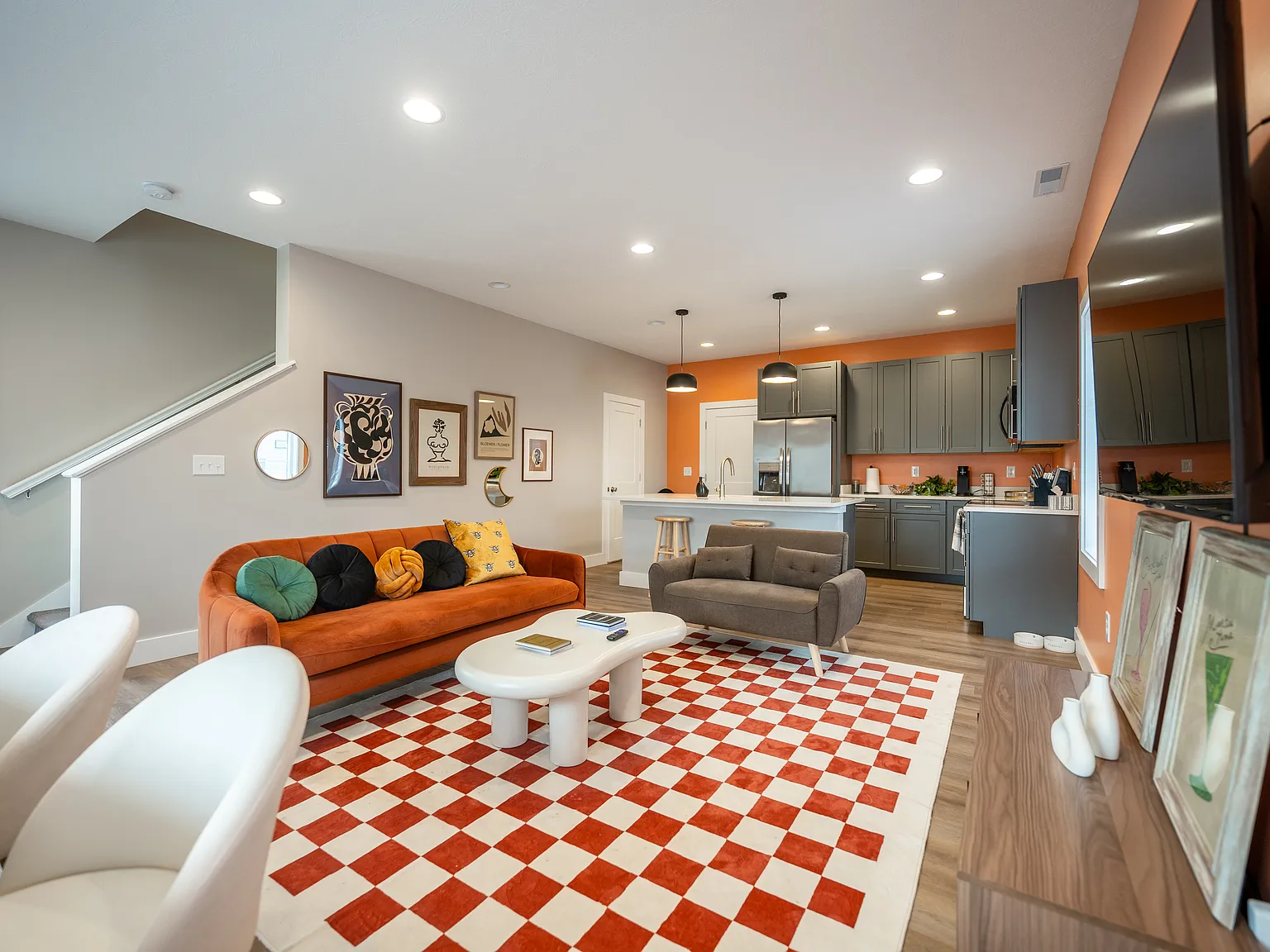 4 bed, 4.5 bath, 2060 sqft, $2,100 — Photo 1