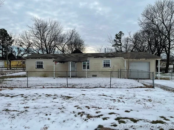 807 NW 3rd St, Wagoner, OK 74467