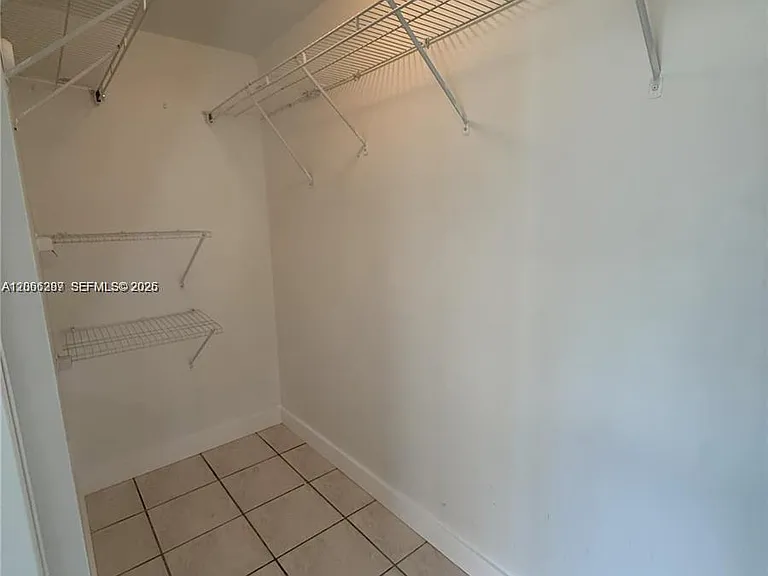 11821 SW 185th Ter — Photo 9
