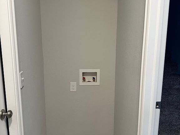 4th image of 230 SW 34th St Unit 1011