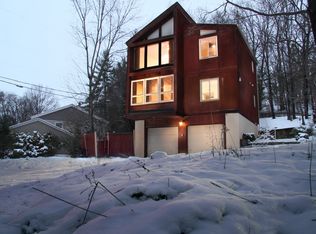 384 Adena Brook Ln, Columbus, OH 43214