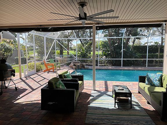 Seating area w/golf view