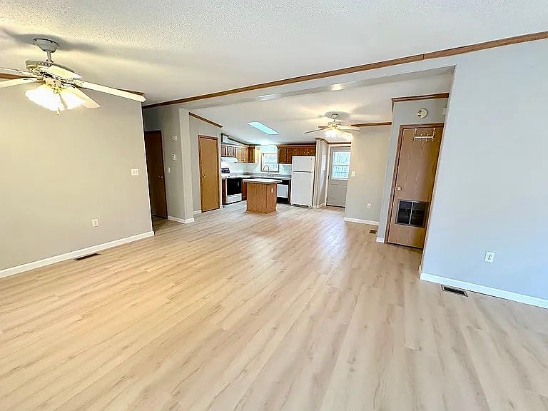 1st image of 33 Briar Ln
