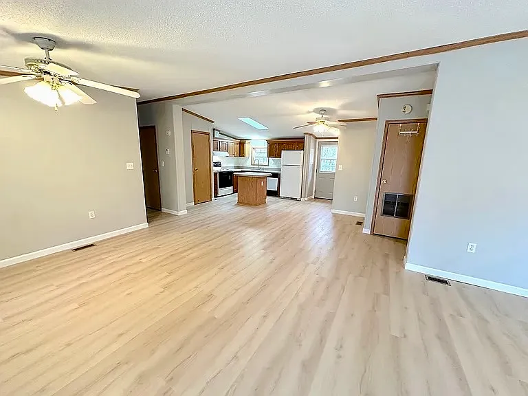 33 Briar Ln