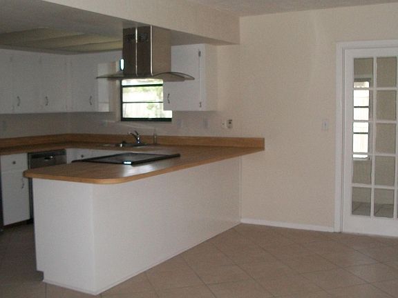 2nd image of 938 Northbrook Dr
