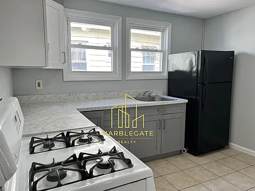 229 Alexander St Photo 1