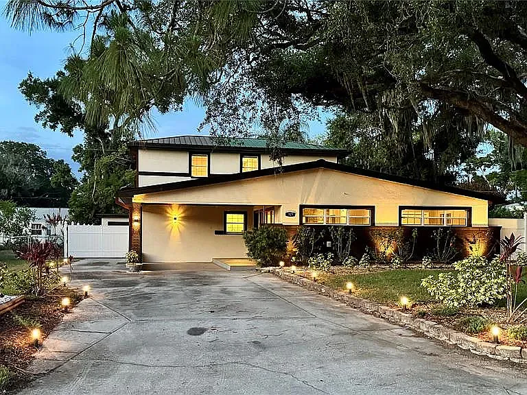 929 W Beacon Ave — Photo 1
