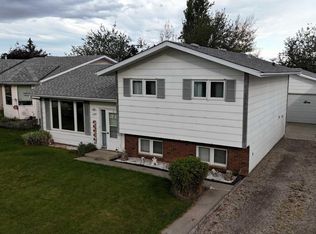 1129 60th St, Edson, AB T7E1J1