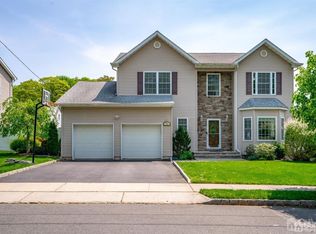 160 McKinley Ave, Colonia, NJ 07067