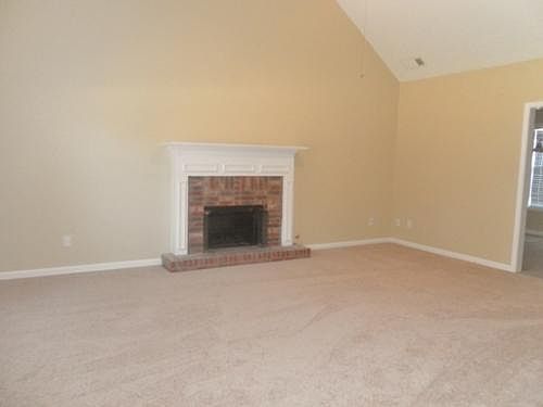 3rd image of 619 Waterford Ln
