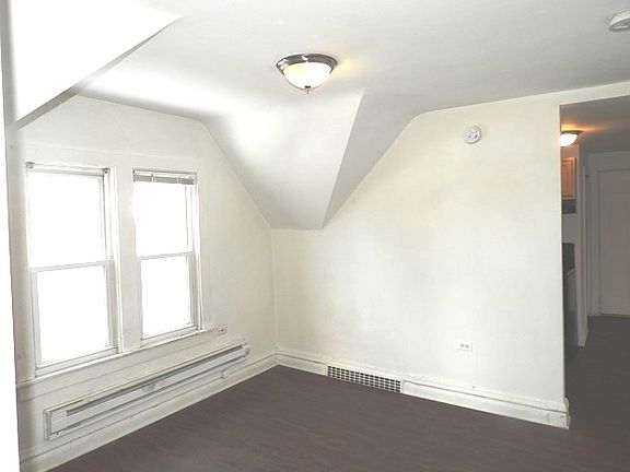 5th image of 1801 Victoria Ave #2