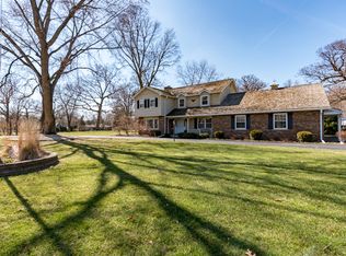1 Windcrest Dr, Oswego, IL