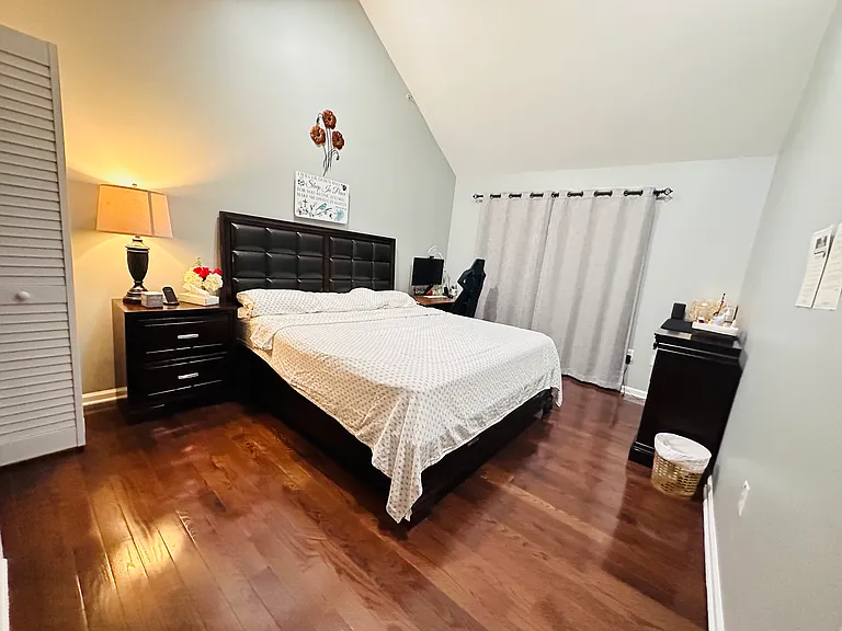 8 Carpenter Ct — Photo 5