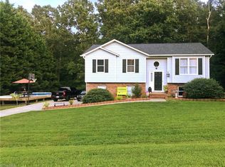184 Oak Ridge Pl, Mount Airy, NC 27030