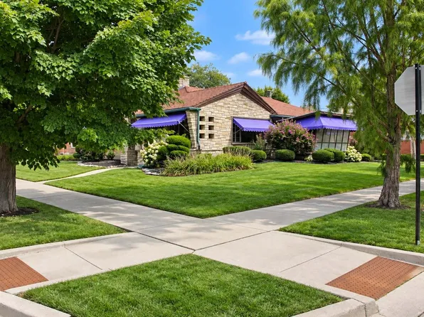 9357 S Bell Ave, Chicago, IL 60643