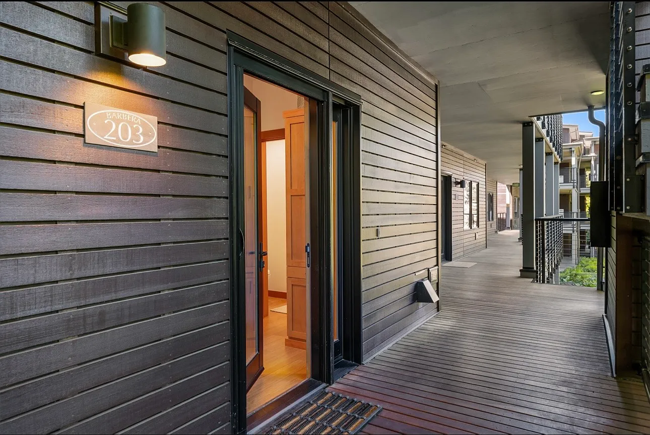 1 bed, 1.5 bath, 1078 sqft, $3,200 — Photo 2